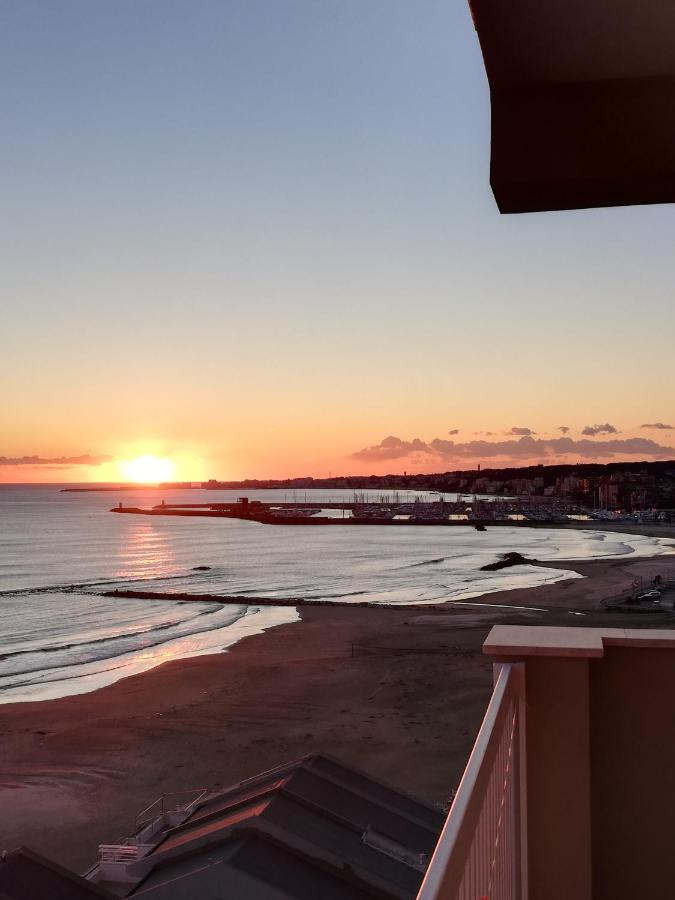 Ferienwohnung La Terrazza Sul Tirreno Nettuno Exterior foto